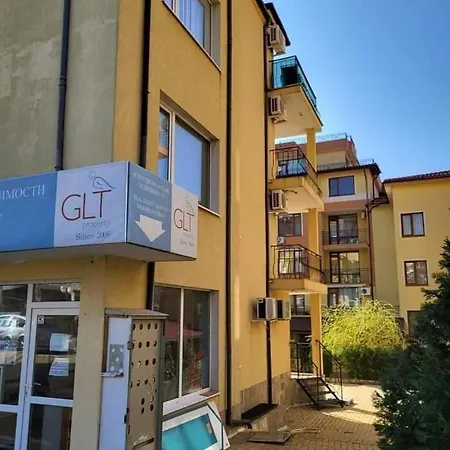 страхотен тристаен Apartment *